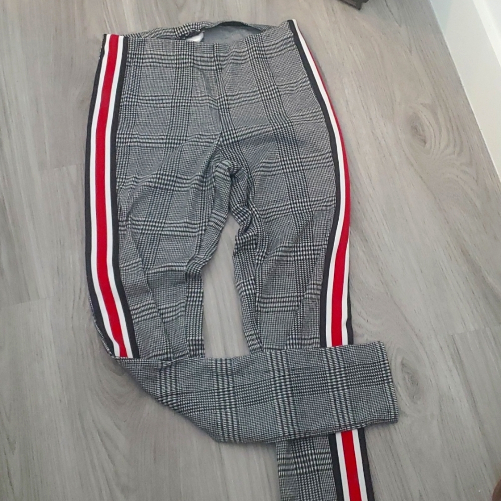 Express Stretch high-waisted pants.